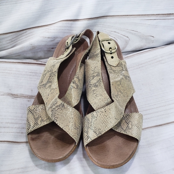 Dansko Jacinda Khaki Tan Snakeskin Leather Slingback Sandals Womens 37 Faux Wood - Picture 2 of 13
